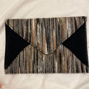 Oversized clutch. Monochrome yarn detailing